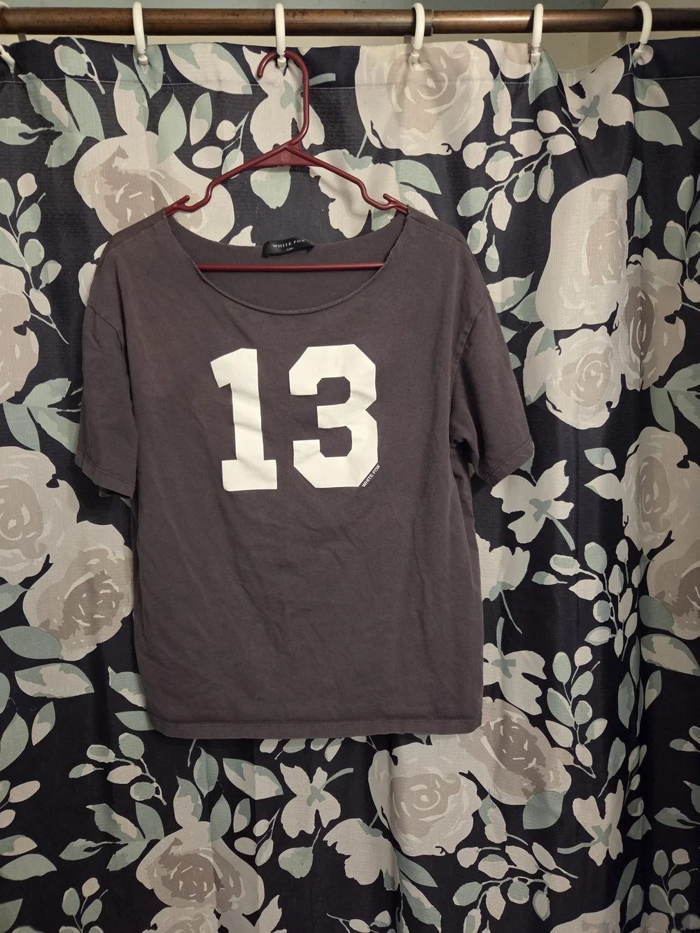 White Fox Trial Run Off The Shoulder Oversized Tee Volcanic - Picture 3 of 6